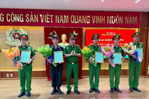 Thưởng nóng các lực lượng tham gia vây bắt nghi phạm giết người