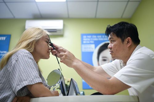 Lý do người Việt thích nâng mũi