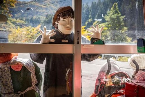 Ngôi làng kỳ lạ, búp bê gấp 10 lần cư dân