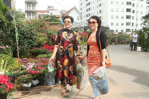 Không khí nhộn nhịp trước Tết Nguyên đán 2024