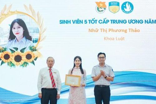 Nữ Đảng viên trẻ nỗ lực học tập, rèn luyện để chinh phục danh hiệu Sinh viên 5 tốt cấp Trung ương