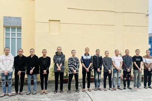 Hà Nội: Nhóm thanh, thiếu niên mang kiếm thấy 'ngứa mắt là chém' người đi đường