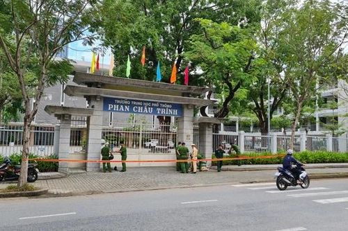 Đà Nẵng: Phong tỏa cổng trường vì vật thể 'lạ', trong hộp có gì?