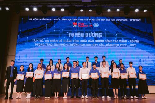Trường ĐH Duy Tân trao thưởng hơn 5 tỷ đồng cho sinh viên tiêu biểu