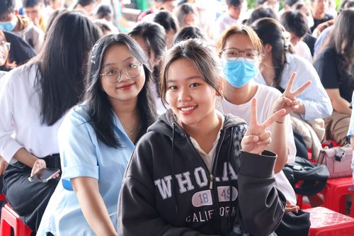 Trường đại học sẻ chia gánh nặng, bình ổn học phí