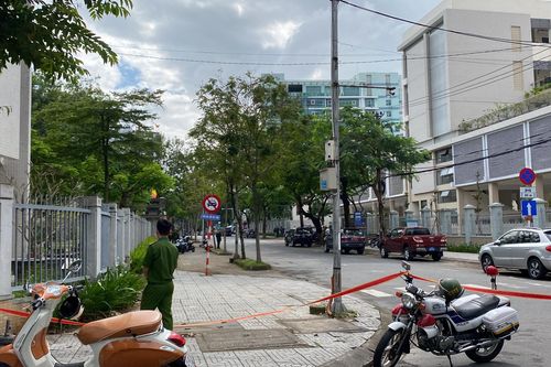Công an Đà Nẵng thông tin 'chiếc hộp lạ' trước cổng Trường THPT Phan Châu Trinh