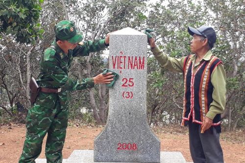 Phát huy vai trò người có uy tín trong sự nghiệp bảo vệ chủ quyền lãnh thổ, an ninh biên giới quốc gia