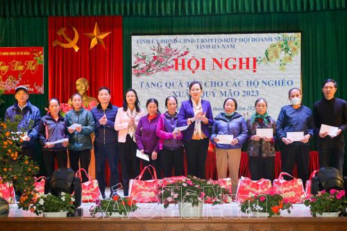 Hà Nam: Dành gần 20 tỷ đồng thăm, tặng quà dịp Tết Nguyên đán Giáp Thìn