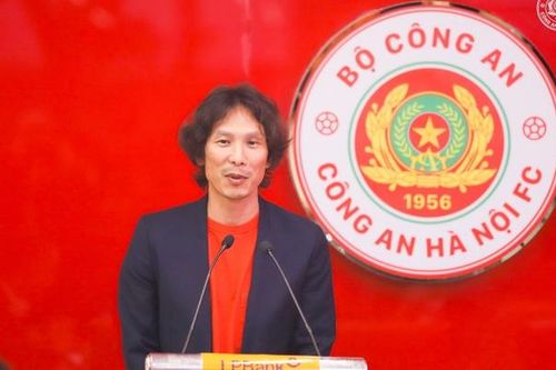 Huấn luyện viên Gong Oh Kyun đòi bồi thường khủng vì bị sa thải?