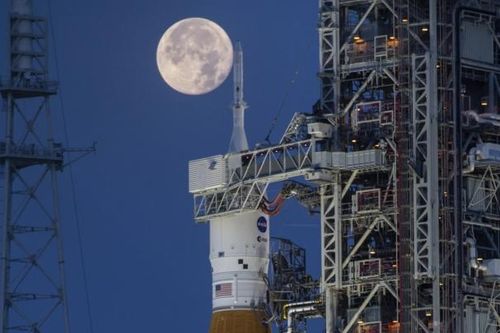 NASA hoãn sứ mệnh đổ bộ lên Mặt trăng đến năm 2026