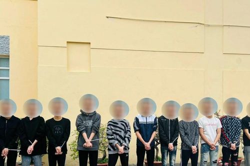 Tạm giữ 16 đối tượng mang theo hung khí từ Thái Nguyên sang Hà Nội đánh nhau