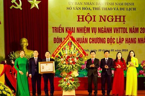 Sở Văn hóa Thể thao và Du lịch Nam Định đón nhận huân chương độc lập hạng nhất