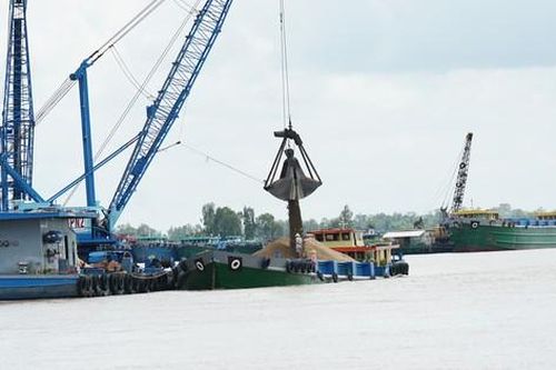 An Giang: Nguồn cát phục vụ cao tốc ngày càng khó