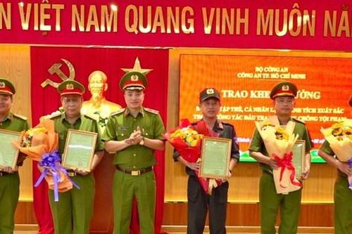 Thưởng nóng lực lượng phá nhanh vụ án giết nữ nhân viên quán cà phê ở TPHCM