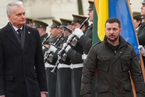 Tổng thống Ukraine bất ngờ thăm nước thành viên NATO