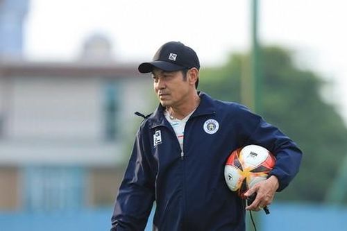 Hà Nội FC bổ nhiệm HLV Nhật Bản thay ông Đinh Thế Nam