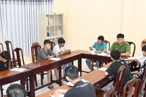 Nam sinh lớp 10 bị đánh hội đồng, đa chấn thương