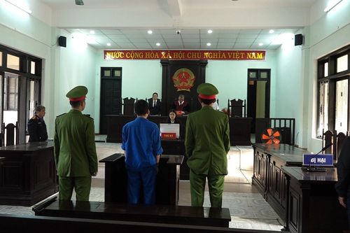 Dùng dao gây thương tích vì mâu thuẫn khi nói chuyện