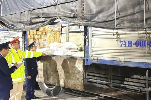 Quảng Bình: Bắt vụ vận chuyển 3,5 tấn đường trắng không hóa đơn chứng từ