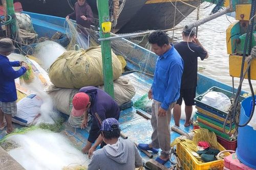 Bà Rịa-Vũng Tàu: Ngư dân tất bật chuẩn bị cho chuyến ra khơi cuối năm