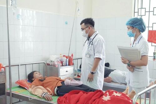 Quảng Ngãi: Một người tử vong, 3 người nhập viện nghi do uống nước rễ cây rừng