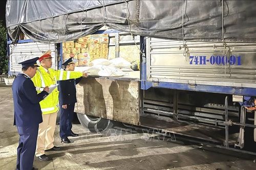 Bắt vụ vận chuyển 3,5 tấn đường trắng không hóa đơn