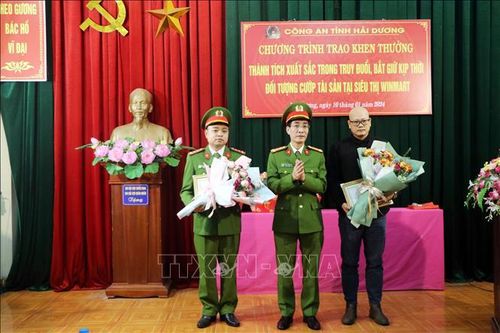 Khen thưởng công dân dũng cảm truy bắt cướp
