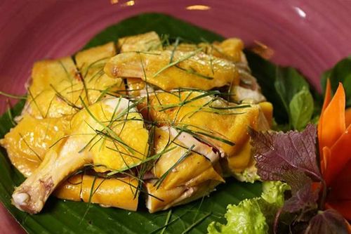 Cách làm gà hấp lá chanh muối hột thơm ngon chuẩn vị