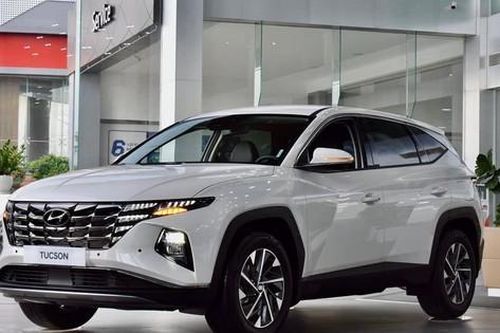 Loạt ô tô tăng giá dịp cận Tết
