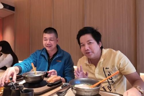 Quán phở của Chi Pu bị 1 Tiktoker chê thậm tệ, dân tình đào lại màn review của Khoa Pug để bênh vực