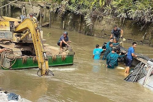 Lật ghe gỗ trên sông Bô Kê (Vĩnh Long): 23 tấn gạo chìm dưới lòng sông