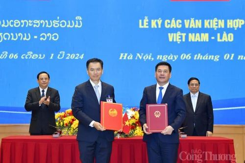 Dấu mốc mới trong phát triển hạ tầng thương mại biên giới Việt Nam - Lào