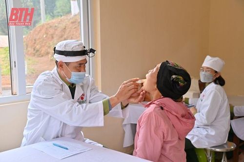 Quân y Biên phòng Thanh Hóa khám sức khỏe cho người dân vùng biên