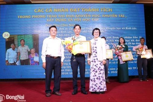 Những tấm gương 'học không bao giờ cùng'