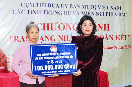 Trao nhà đại đoàn kết tại huyện Thanh Thủy