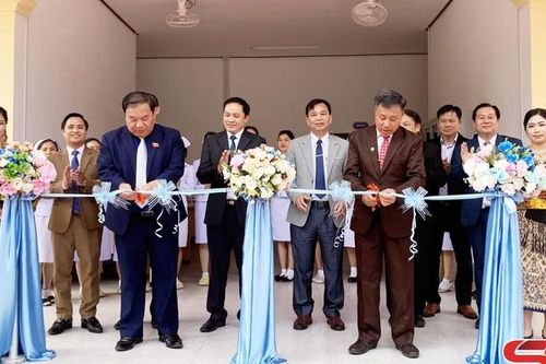 Đồng chí Phó Chủ tịch HĐND tỉnh dự Lễ khánh thành và bàn giao Nhà điều trị nội trú Bệnh viện huyện Mường Ét, tỉnh Hủa Phăn, nước CHDCND Lào