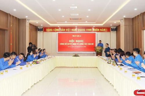 Hội nghị công bố quyết định về công tác cán bộ