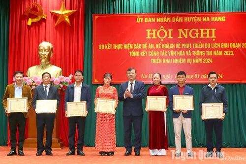 Na Hang phấn đấu xây dựng 3 làng văn hóa du lịch