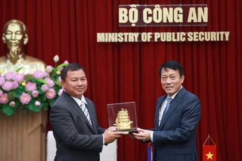 Bộ Công an Việt Nam và Bộ Nội vụ Vương quốc Campuchia thắt chặt hợp tác