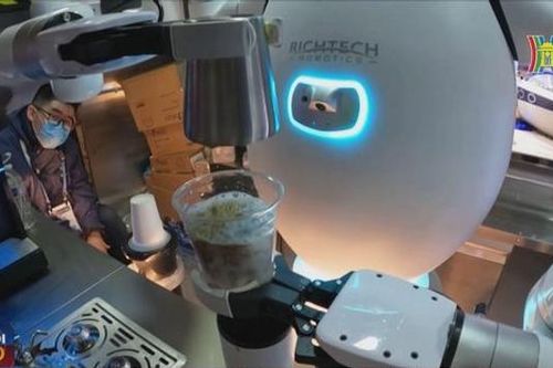 Robot có khả năng pha chế nhiều loại đồ uống