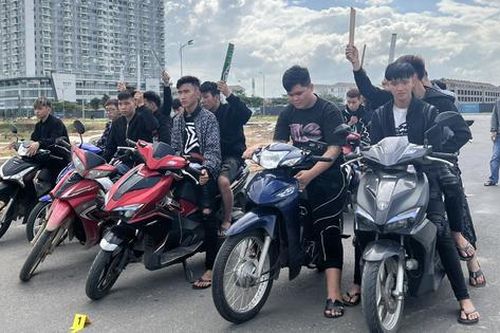Khởi tố nhóm đối tượng gặp thanh niên nào 'không vừa mắt' là cầm dao phóng lợn đuổi đánh