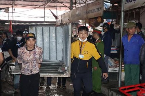 Quận Nam Từ Liêm: Cưỡng chế và bàn giao mặt bằng kinh doanh tại chợ Sáng