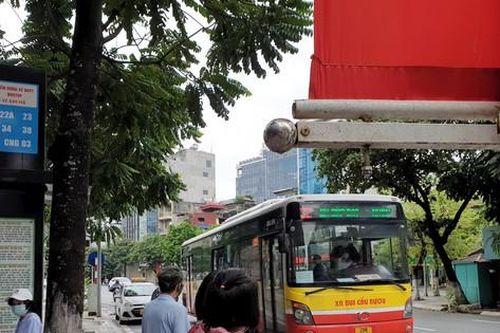 Hà Nội quyết làm bằng được việc chuyển đổi xe buýt sang sử dụng điện, năng lượng xanh