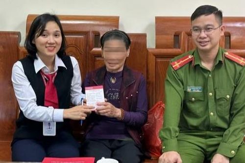 Cụ bà bán vàng, rút sổ tiết kiệm, gửi gần 400 triệu đồng cho người lạ