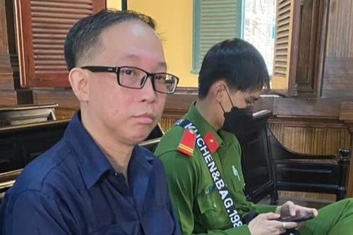 Người đàn ông mạo danh công an lừa người giàu