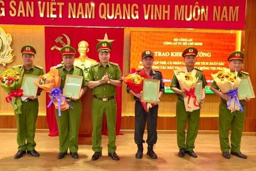 Thưởng nóng lực lượng truy bắt nghi phạm giết nữ nhân viên quán cà phê ở TPHCM