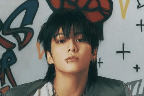 Dù đang nhập ngũ, Jungkook BTS vẫn lập kỷ lục đáng nể trên BXH Billboard 200