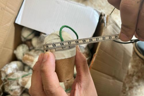 Đang giao dịch mua bán pháo, phát hiện Công an lập tức chạy tháo thân