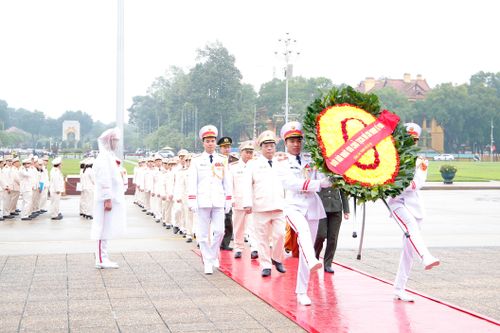 Công an Hà Nội báo công dâng Bác tại quảng trường Ba Đình