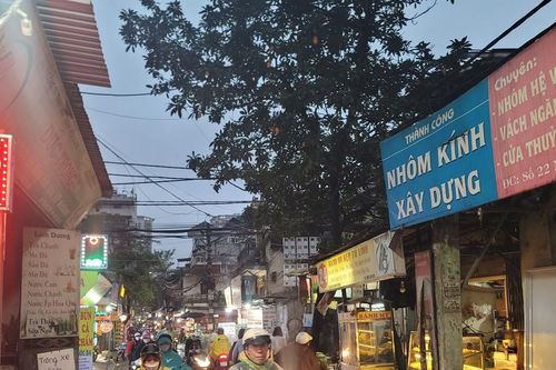 Hà Nội: Phương tiện di chuyển khó khăn trong ngõ sắp được mở rộng